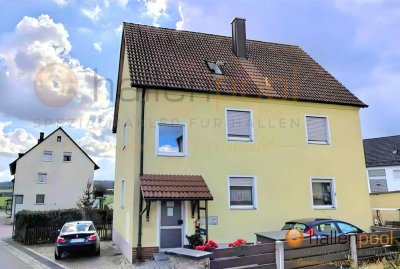 Dachgeschosswohnung mit Potenzial – 2 Zimmer, Garage & großer Keller in Weiden