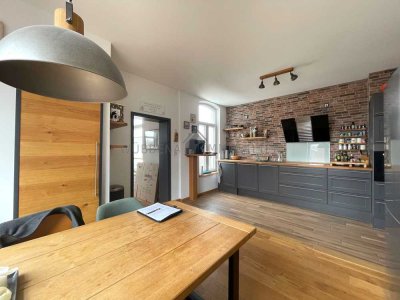 Seltene Gelegenheit! Moderne & sanierte 2 Zimmer Wohnung mit Balkon und Blick über Klein-Faldern!