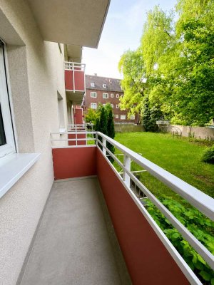 * ab 01.06. * teilsaniert, Erdgeschoss, Garten, Balkon, große Wohnküche