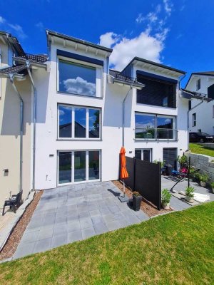 Provisionsfrei: Lichtdurchflutetes KfW-55-RMH in Weingarten mit Panoramablick - Energieklasse A+