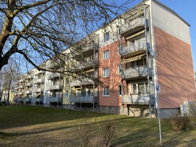 Kapitalanlage: Vermietete 3 Zimmer Dachgeschoß Wohnung mit Balkon   in 19061 Schwerin zu verkaufen!