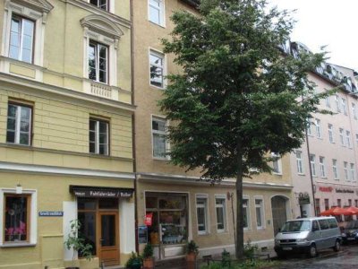 Helle, und ruhige, 2-Zimmer-Altbauwohnung mit sep. Wohnküche mit EBK in München-Lehel