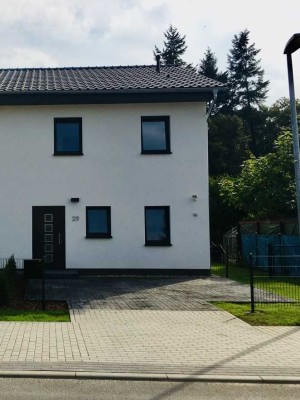 Modernes Einfamilienhaus (DHH) in Brieselang mit 4 Zimmern