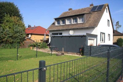 Modernisiertes Einfamilienhaus mit Solarthermie, Vollkeller und Garage in ruhiger Feldrandlage