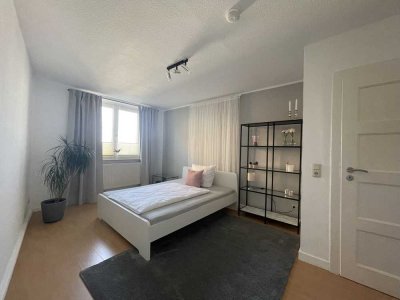 Frisch renovierte 2-Zimmer-Wohnung mit Loggia in Uninähe – möbliert & WG-geeignet