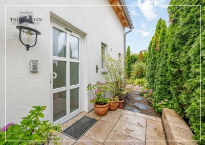 GROßZÜGIGES WOHNHAUS 
2 WOHNUNGEN + 2 APPARTMENTS 
HELL - MODERN - GUT AUSGESTATTET
RUHIGE SACKGA