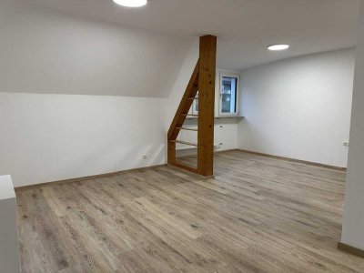 3 Zimmer 1. OG Wohnung, Einbauküche, Terrasse und Garten