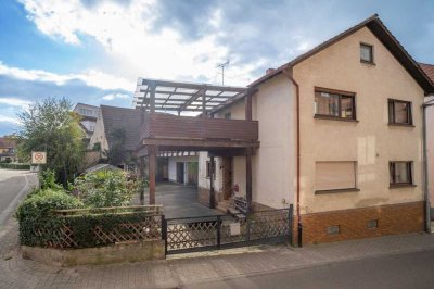 Zweifamilienhaus mit barrierefreiem Anbau, großem Innenhof, Scheune und 2 Balkonen