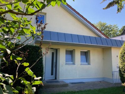 Schönes Einfamilienhaus mit Keller, Garage und großem Garten in ruhiger Lage in Hainhofen