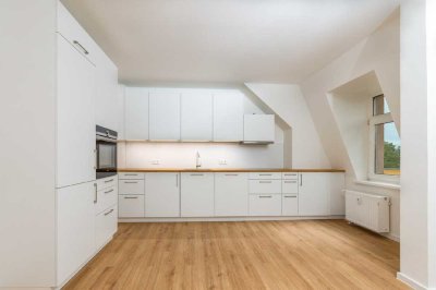 Attraktive Dachwohnung im Altbau mit hochwertiger Ausstattung und tollem Grundriss