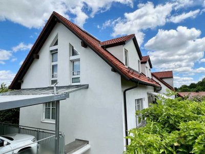 Ruhiges Reihenendhaus mit pflegeleichtem Natursteingarten