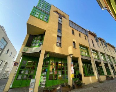 Stadtflair genießen...  
Helle 3-Zi.-ETW 
mit Terrasse und Tiefgaragenstellplatz!