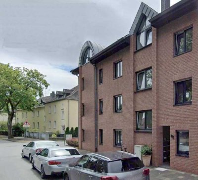 Helle interessant geschnittene 2,5-Zimmer-Dachgeschosswohnung, 2022 renoviert