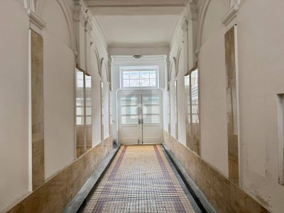 HOCHWERTIG SANIERTE ALTBAUWOHNUNG IN ZENTRALER LAGE MIT LIFT!