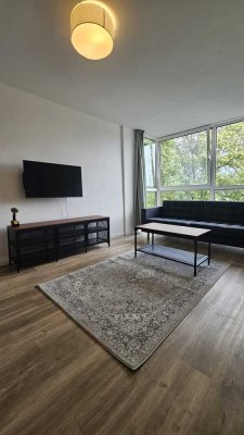 Erstbezug nach Renovierung: Vollmöbliert mit Einbauküche, Parkplatz, Balkon Inkl. Internet