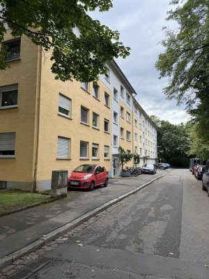 Renoviert, Bezugsfreie und Provisionsfreie 3 Zimmer Wohnung in Zähringen