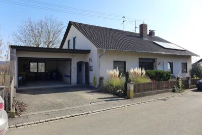 Schöne und gepflegte 2-Zimmer-Terrassenwohnung mit EBK in Kötz