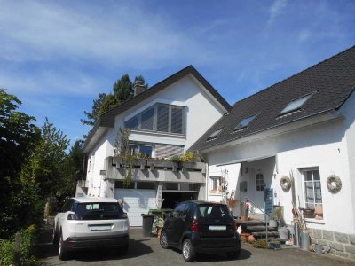 Modernisiertes Mehrgenerationen-Wohnhaus mit 2 WE + Einlieger und mit einer Doppelgarage in Bühl