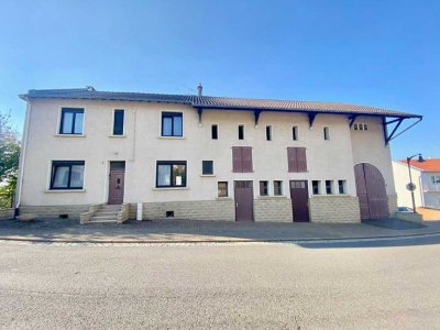 FRANKREICH - Bauernhaus mit großem Grundstück direkt an der Grenze zu Deutschland