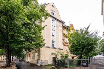 Große 5,5 Zimmer Altbauwohnung in ruhiger Lage Neuhausen