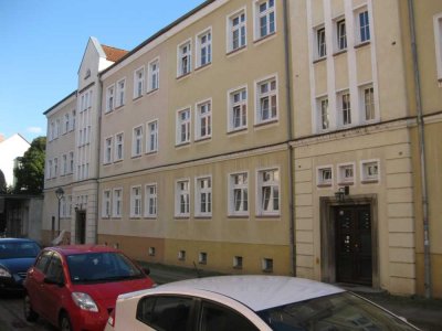 2-Raum-Altbauwohnung in zentraler Lage