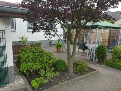 1-2 Familien-/Mehrgenerationen-Haus mit schöner Gartenanlage + 2 Grundstücke mit Bebauungspotenzial