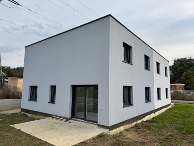 Neubau-Doppelhaus-Hälfte mit 4 Schlafzimmern!