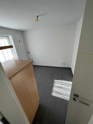 Geschmackvolle EG-Wohnung mit eineinhalb Räumen und EBK in Günzenhausen