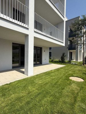 Neubau: Helle 3-Zimmer-Wohnung mit eigenem Garten und Küche