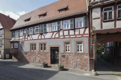 Seltene Gelegenheit - 2FH mit 3 Einheiten und Top-Potenzial in lebendiger Altstadt von Büdingen