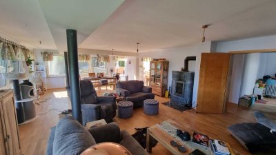Große wohnung mit EBK, Garten und Terrasse