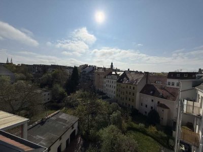 Gemütliche, freundliche 2-Raum-Dachgeschosswohnung mit offener Küche & modernem Tageslicht-Duschbad!