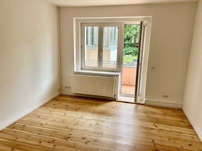 °°° Reizvolle Balkonwohnung in Bestzustand -Ruhiger Weitlingkiez - Dielenaltbau °°°