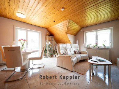 Über 100 m² Wohn- & Nutzfläche! Große Maisonette-Wohnung mit 2 Bädern und 2 Stellplätzen in Top-Lage