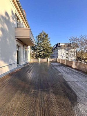 Wohnen wie im Schloss - 100m² Dachterrasse im historischen Parkensemble