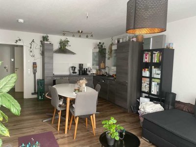 Für 2 Personen (Wohnberechtigungsschein erforderlich): 2-Zimmer-Wohnung mit Aufzug