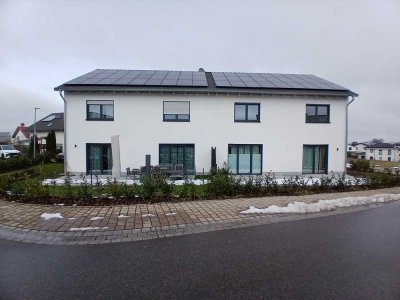 Geräumige Doppelhaushälfte im Neubaugebiet Himmelreich mit großzügiger Terrasse