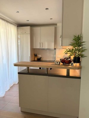 Helle teilmöblierte 2-Zimmer-Wohnung mit großem Balkon