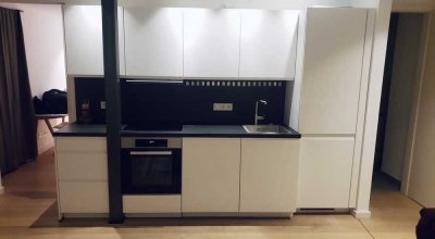 Geschmackvolle möblierte und geräumige Wohnung mit Terrasse und Einbauküche in Hannover