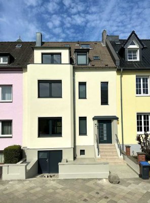 PROVISIONSFREI: Renoviertes MFH, mit ca. 310qm Wohn- und Nutzfl. und ca. 90qm Garten in D-Eller!