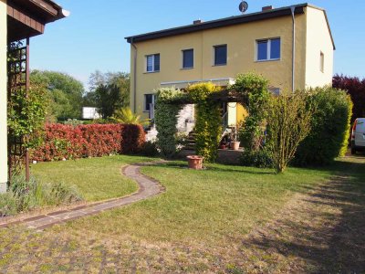 gepflegte DHH mit Keller, Nebengel., Garage, großes Grundstück