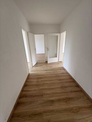 Helle 3-Zimmer-Wohnung in Leer Leerort