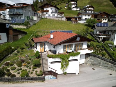 Wohnhaus mit Garage und Garten in sonniger Aussichtslage