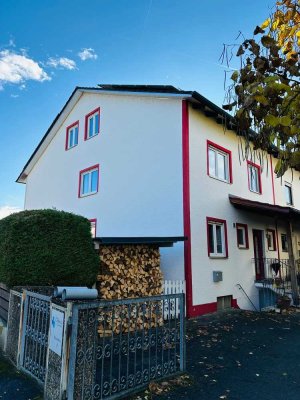 Ideal für Familie - DHH in Stadtnähe, modernisiert mit Luftwärmepumpe und PV-Anlage, großer Garten