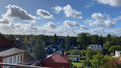 Wunderschöne, voll möblierte 1,5-Zimmer-Dachwohnung mit Südbalkon in Tegel