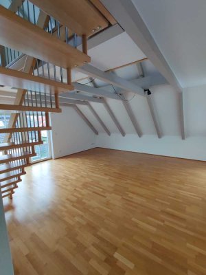 Geschmackvolle, gepflegte 2-Zimmer-Dachgeschosswohnung in Hallbergmoos