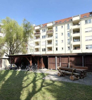 Top Sanierte 2,5-Zimmer DG-Wohnung mit Balkon, Aufzug und Stellplatz im beliebten Striesen