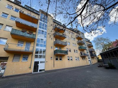 FREI - mit EBK & Stellplatz - PROVISIONSFREI