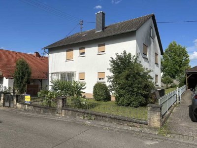 2-Familienhaus mit Hof, Garten und 2 Garagen-1 Wohnung vermietet