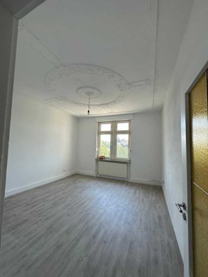 Frisch renoviert-3 ZKB-Altbauwohnung mit Stuckdecken